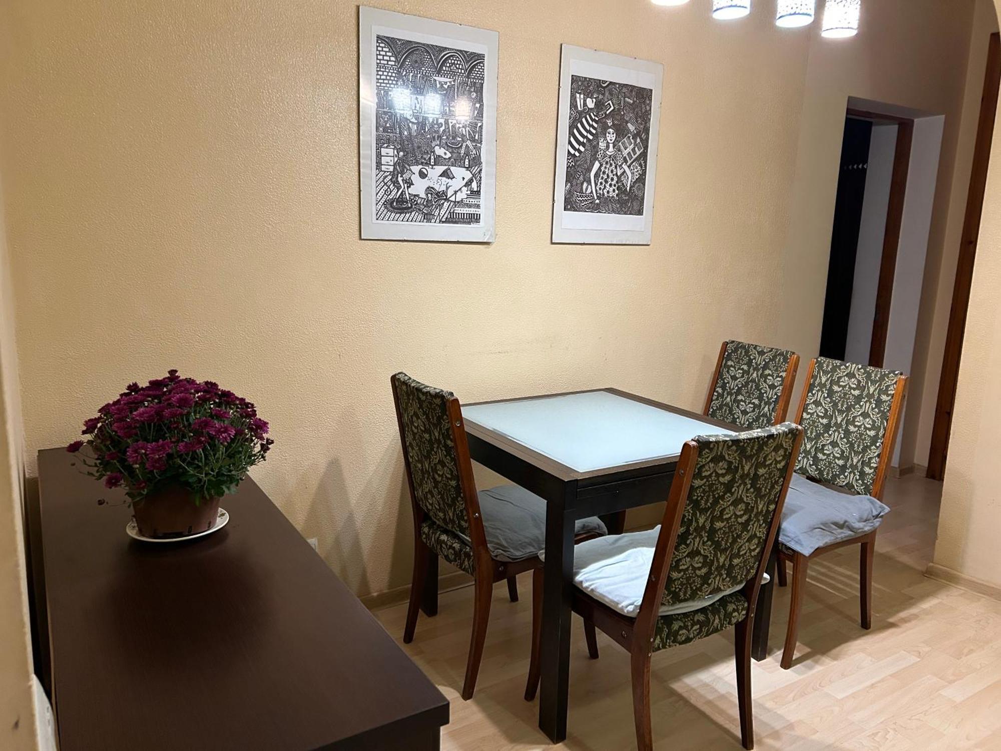Three Bedroom Stepana Bandery Street Rivne Exterior photo